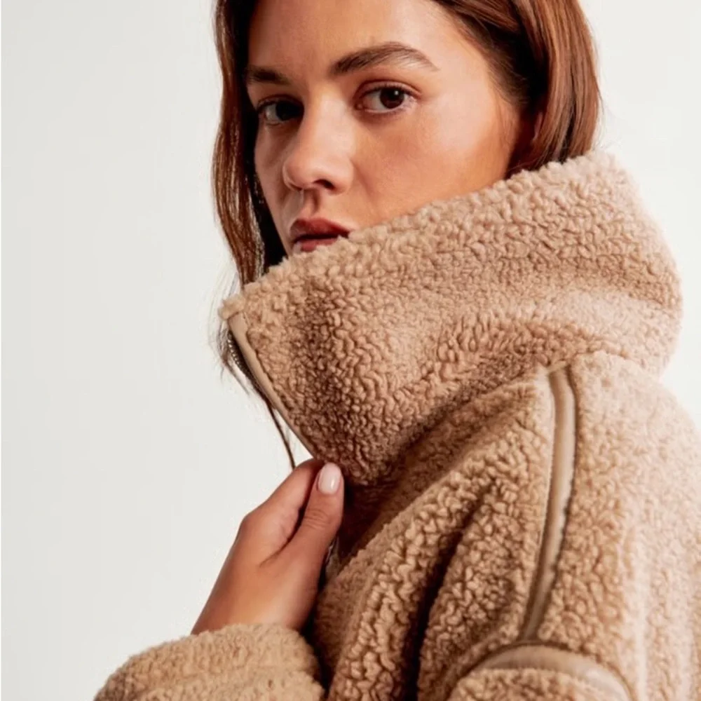 Abercrombie & Fitch Cozy Tan Sherpa Jacket - Picture 3 of 5